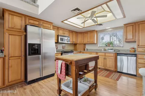 Kitchen - 2231 E Orangewood Ave, Phoenix, AZ 85020 photo 2 of 2