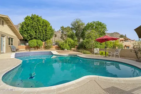 Exterior - 2231 E Orangewood Ave, Phoenix, AZ 85020 photo 6 of 12