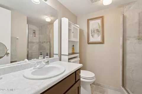 Bath - 2231 E Orangewood Ave, Phoenix, AZ 85020 photo 4 of 4
