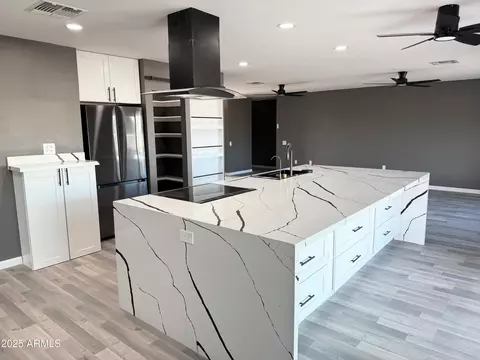 9862 W Comstock Ct, Sun City, AZ 85373
