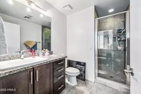 Bath - 541 E Ames Pl, Phoenix, AZ 85004 photo 3 of 4
