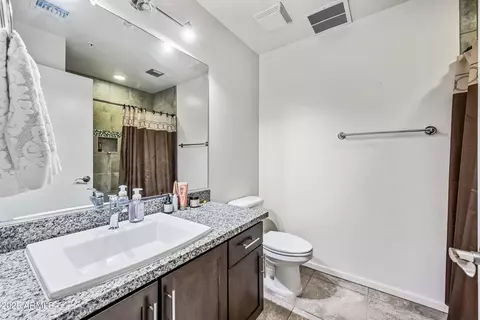 Bath - 541 E Ames Pl, Phoenix, AZ 85004 photo 1 of 4