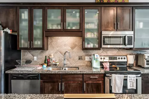 Kitchen - 541 E Ames Pl, Phoenix, AZ 85004 photo 4 of 7