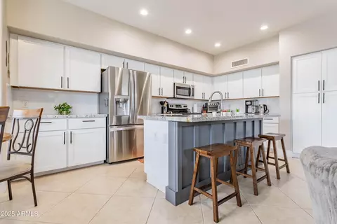 Kitchen - 4365 E Anderson Dr, Phoenix, AZ 85032 photo 4 of 6