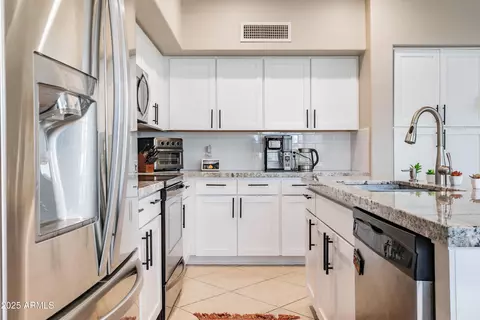 Kitchen - 4365 E Anderson Dr, Phoenix, AZ 85032 photo 3 of 6