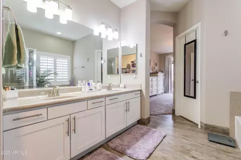 Bath - 4365 E Anderson Dr, Phoenix, AZ 85032 photo 1 of 4
