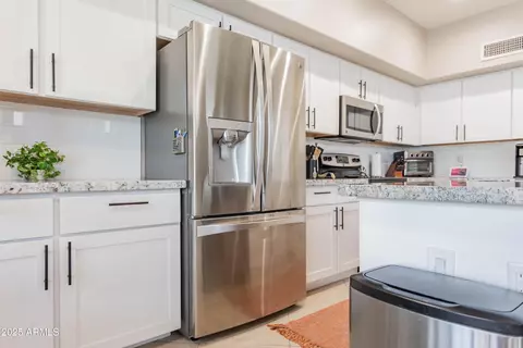 Kitchen - 4365 E Anderson Dr, Phoenix, AZ 85032 photo 6 of 6