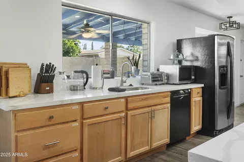 402 E Muriel Dr, Phoenix, AZ 85022 photo 8