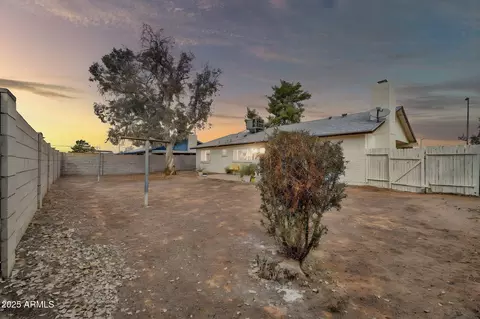 Exterior - 4229 W Aster Dr, Phoenix, AZ 85029 photo 4 of 8