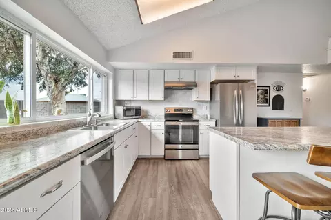 Kitchen - 4229 W Aster Dr, Phoenix, AZ 85029 photo 4 of 5