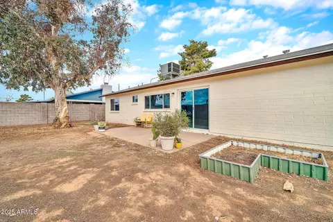 Exterior - 4229 W Aster Dr, Phoenix, AZ 85029 photo 5 of 8