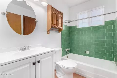 Bath - 4626 W Mitchell Dr, Phoenix, AZ 85031 photo 2 of 2
