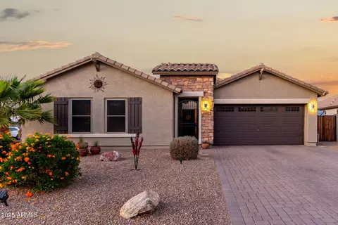 902 W Desert Valley Dr, San Tan Valley, AZ 85143