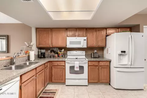 Kitchen - 4122 E Jojoba Rd, Phoenix, AZ 85044 photo 1 of 3