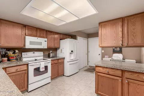 Kitchen - 4122 E Jojoba Rd, Phoenix, AZ 85044 photo 3 of 3
