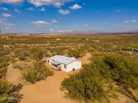 1197 W Hummingbird Ln, Benson, AZ 85602