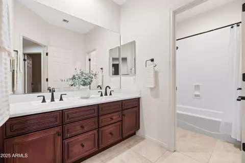 Bath - 4630 E Carriage Ct, Gilbert, AZ 85297 photo 7 of 8