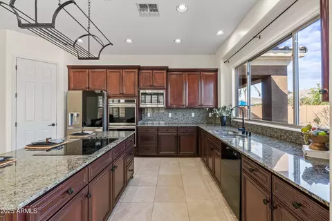Kitchen - 4630 E Carriage Ct, Gilbert, AZ 85297 photo 4 of 8