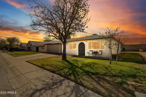 10324 N 97th Dr #B, Peoria, AZ 85345
