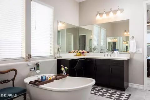 Bath - 2535 E Thornton Ct, Gilbert, AZ 85297 photo 5 of 7