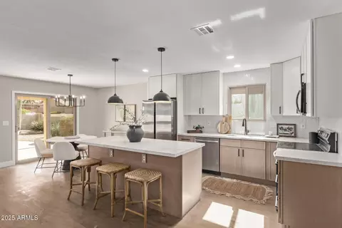 26421 S New Town Dr, Sun Lakes, AZ 85248