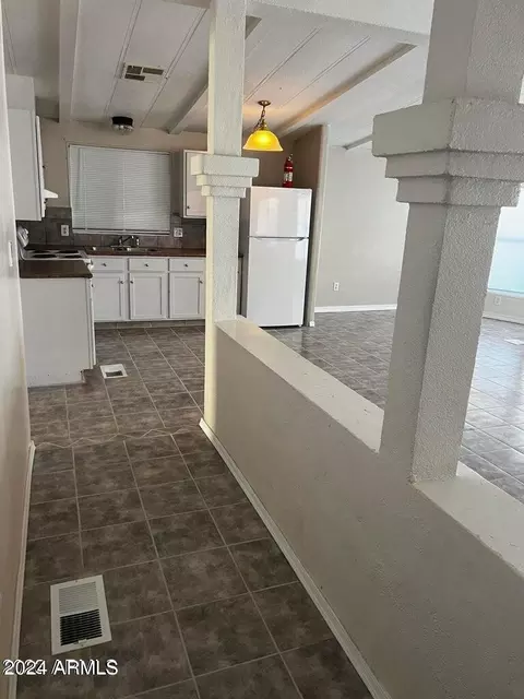 9405 S 14th Ave, Phoenix, AZ 85041