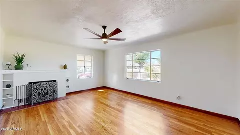 Living - 855 E Windsor Ave, Phoenix, AZ 85006 photo 1 of 4
