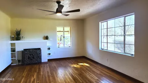 Living - 855 E Windsor Ave, Phoenix, AZ 85006 photo 3 of 4