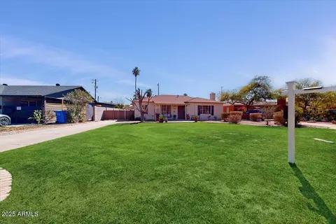 Exterior - 855 E Windsor Ave, Phoenix, AZ 85006 photo 2 of 11