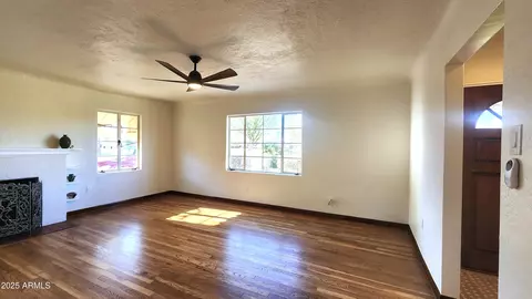 Living - 855 E Windsor Ave, Phoenix, AZ 85006 photo 2 of 4