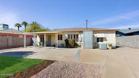 Exterior - 855 E Windsor Ave, Phoenix, AZ 85006 photo 9 of 11
