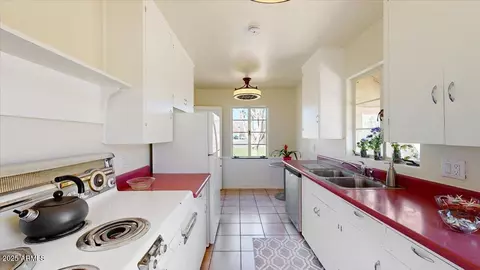 Kitchen - 855 E Windsor Ave, Phoenix, AZ 85006 photo 1 of 2
