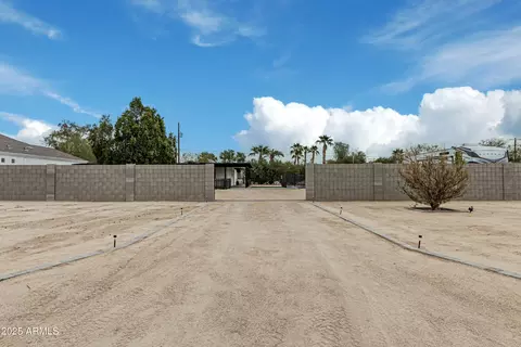 Exterior - 1425 N 64th St, Mesa, AZ 85205 photo 7 of 8