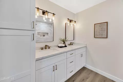 Bath - 1108 E Villa Rita Dr, Phoenix, AZ 85022 photo 2 of 4