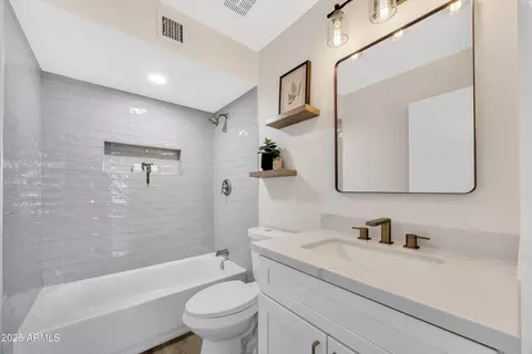 Bath - 1108 E Villa Rita Dr, Phoenix, AZ 85022 photo 4 of 4