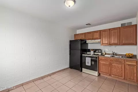 Kitchen - 2720 E Wier Ave, Phoenix, AZ 85040 photo 1 of 1
