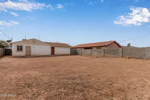 Exterior - 2720 E Wier Ave, Phoenix, AZ 85040 photo 3 of 5