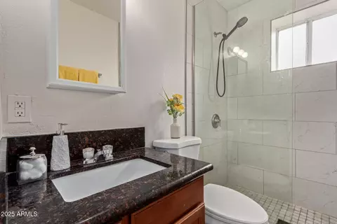 Bath - 2720 E Wier Ave, Phoenix, AZ 85040 photo 1 of 1