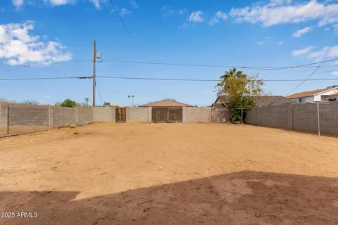 Exterior - 2720 E Wier Ave, Phoenix, AZ 85040 photo 4 of 5