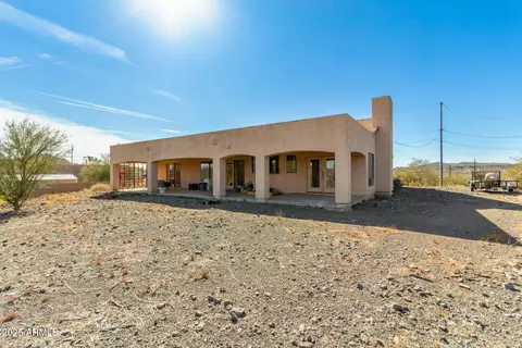 49947 N 26th Ave, New River, AZ 85087