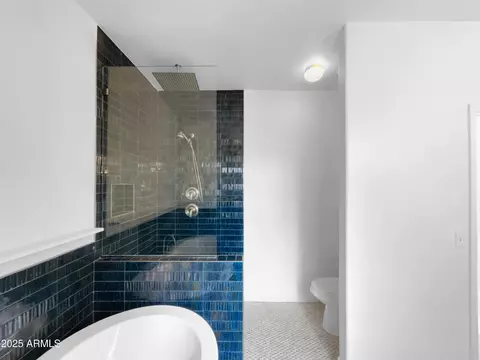 Bath - 1321 E Pedro Rd, Phoenix, AZ 85042 photo 4 of 4