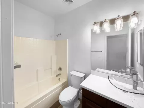 Bath - 1321 E Pedro Rd, Phoenix, AZ 85042 photo 1 of 4