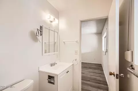 Bath - 2333 E Larkspur Dr, Phoenix, AZ 85022 photo 2 of 3
