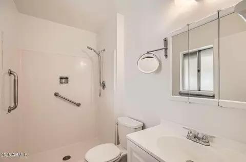 Bath - 2333 E Larkspur Dr, Phoenix, AZ 85022 photo 1 of 3