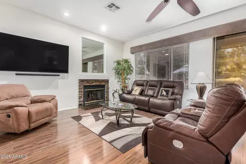 1252 N Pine St, Gilbert, AZ 85233 photo 4
