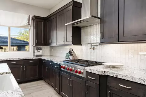Kitchen - 528 E Ashurst Dr, Phoenix, AZ 85048 photo 4 of 6