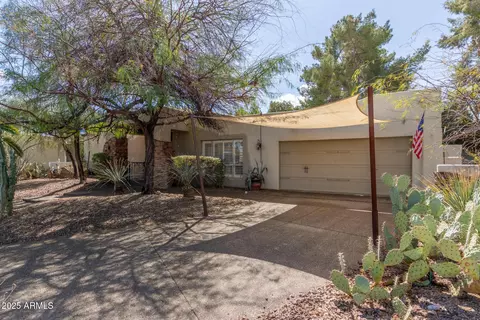 3229 E Malapai Dr, Phoenix, AZ 85028 photo 2