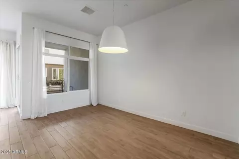 Living - 1717 E Morten Ave #2, Phoenix, AZ 85020 photo 4 of 9