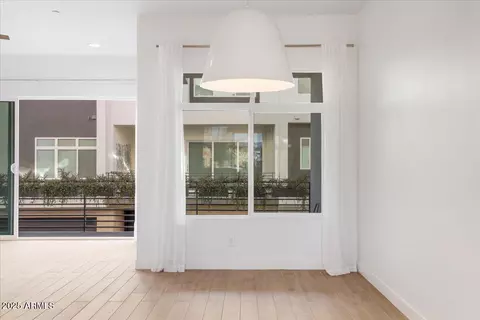 Living - 1717 E Morten Ave #2, Phoenix, AZ 85020 photo 3 of 9