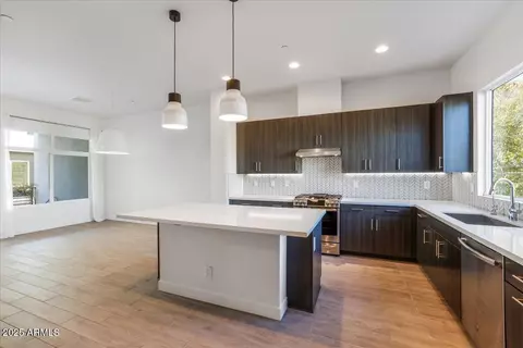 Kitchen - 1717 E Morten Ave #2, Phoenix, AZ 85020 photo 6 of 6